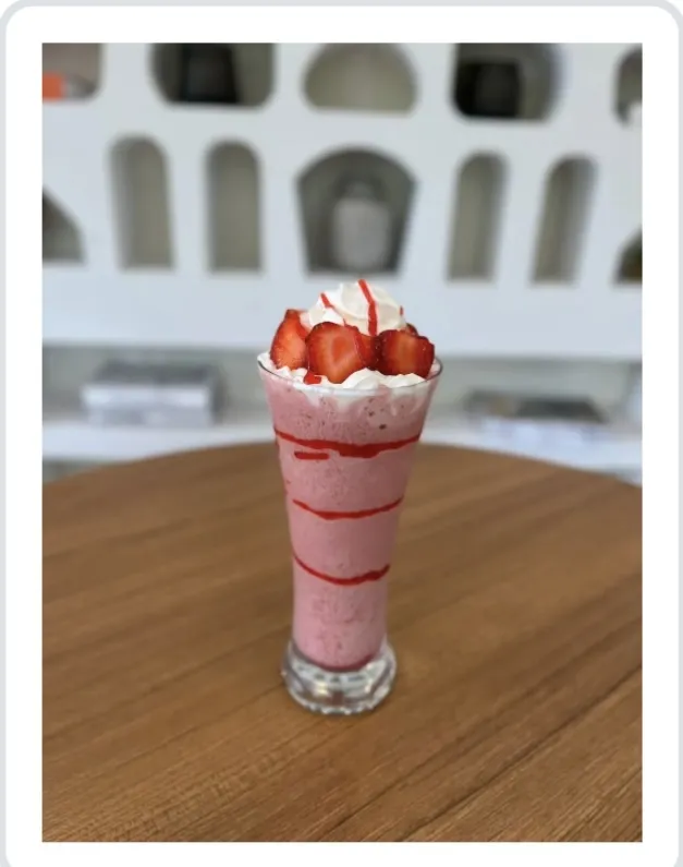 ÇİLEKLİ MİLKSHAKE