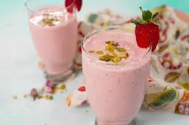 ÇİLEKLİ SMOOTHİE